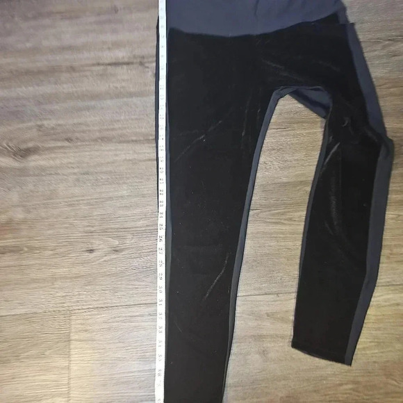 Yummie Signature Waistband Leggings With Velvet Front and Nylon Back Black,SZ 1X - Picture 6 of 15